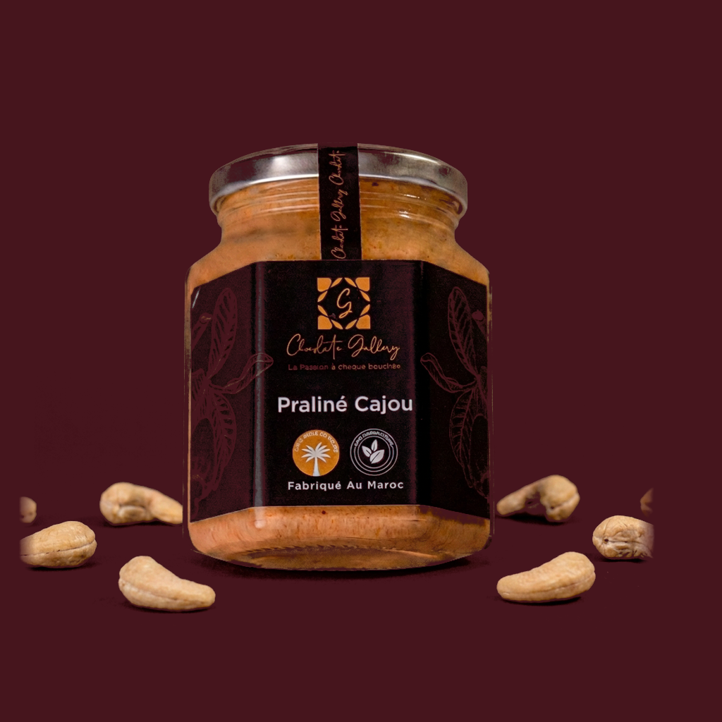 Praliné Cajou — fond bordeaux